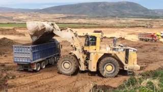 Caterpillar 990 Wheel Loader With Huge Bucket Loading Trucks [upl. by Ingamar]