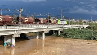 FGC 257 mercaderies creuant el Llobregat amb crescuda [upl. by Eibbed]