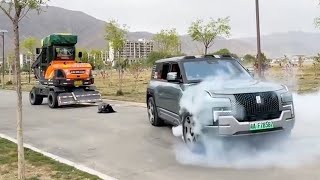 BYD Yangwang U8 vs Wheeled Excavator Tug of War Who is Stronger [upl. by Liscomb390]