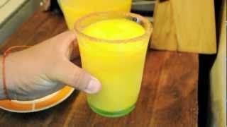 Como hacer una Margarita Mango How to make a Drink Mango Margarita [upl. by Eerok661]