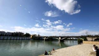 Timelapse Sevilla bajo el puente de Triana [upl. by Wootten]