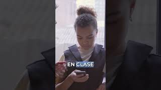 Colegio en EEUU aborda el problema del uso de celulares en clase education educationalvideo fly [upl. by Occir]