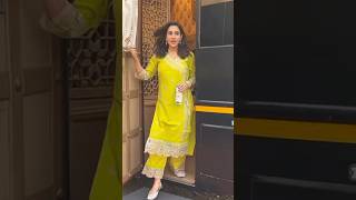 Sara Ali Khan cooks food in mountains shorts [upl. by Sices]