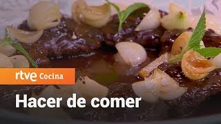 Cómo hacer Carrillada de cerdo  Hacer de comer  RTVE Cocina [upl. by Aizahs]