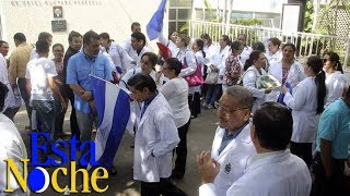 Médicos en León despedidos como represalia por atender a heridos durante protestas [upl. by Enrika766]