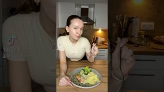 Lachsfilet mit einer leckeren Dillsoße 🍣🌿 protein rezept easyrecipe highprotein rezepte [upl. by Ayekin733]