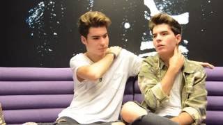 Entrevista a Gemeliers para Wowssip World [upl. by Devin661]