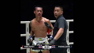 CRAZY COMEBACK 🤯 The legendary Yodlekpet recovers from a firstround knockdown to stop Puengluang [upl. by Tessa]