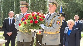 40519 Ceremonia de depunere de coroane la Cimitirul Militar din Zvolen [upl. by Edaj901]