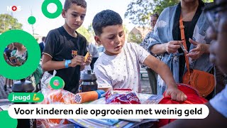 Kinderen krijgen tas vol leuke dingen Normaal heb ik geen bal [upl. by Bisset525]