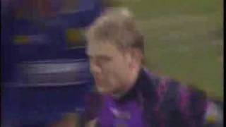 Peter Schmeichel Goalkeeper scores overhead kick in last minute [upl. by Down]