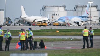 Abermalige Protestaktion  Klimaaktivisten legen Flugverkehr zeitweise lahm [upl. by Gaye]