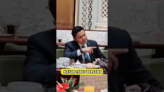 Pantas Saja Dikagumi Kaum Hawa Mayor Teddy Pakai Jas Terlihat Berwibawa mayorteddy ajudan tampan [upl. by Tongue259]