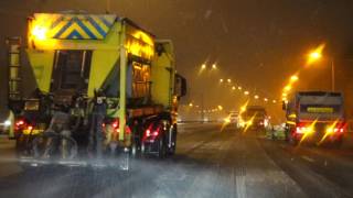 Sneeuw schuiven met Rijkswaterstaat [upl. by Tankoos]