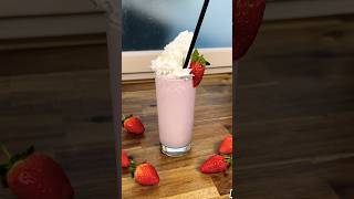 Batido de fresa 🍓 con plátano 🍌 alto en proteínas shorts [upl. by Eylrac]