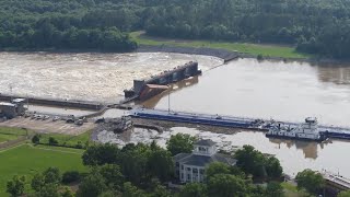 Barge hits Alabama dam get stuck and causes flooding [upl. by Bradley]