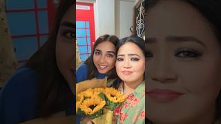 Prajakta brought flowers for Bharti Singh 🌻❤️ mostlysane bhartisingh [upl. by Asikal]