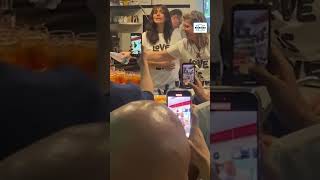 AMBRA ANGIOLINI e dei FAN cantano TAPPARTENGO in un BAR🎧🎤 trending live concerto viralvideo [upl. by Cordova]