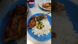 Makanan yang bikin semangat itu buat reuceuh bonteng ditambah ayam goreng tempe kerupuk [upl. by Horten]