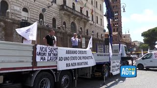 Roma la manifestazione contro la chiusura degli incentivi edilizi [upl. by Nivan45]