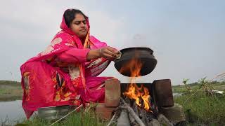 নদীর তীরে ইলিশ পোলাও রান্না  Village life with Shampa [upl. by Harat]