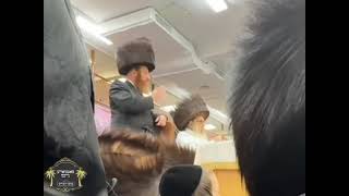 Yamim Noraim Niggunim At Satmar Rebbes Motzei Yom Kipur Tish [upl. by Yhtimit]