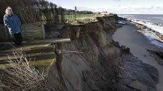 O drama das casas engolidas pelo mar no leste de Inglaterra [upl. by Niai965]