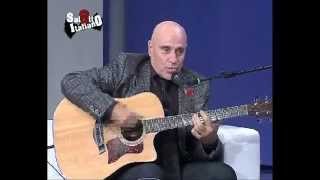 quotSALOTTO ITALIANOquot Edoardo Vianello canta quotguarda come dondolo e abbronzatissimaquot [upl. by Ahsilet]