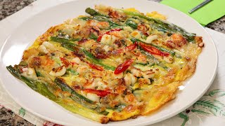 Haemulpajeon Green onion pancake with seafood 해물파전 [upl. by Nolie]