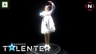 Malvina gjør popping som en dukke  Semifinale  Norske talenter [upl. by Eirrak]