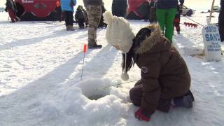 Kids can catch  the ice fishing  Season Three [upl. by Yoreel]