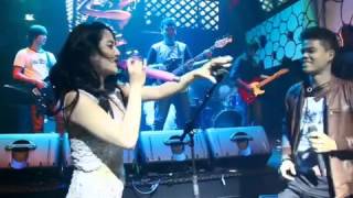 HIKAYAT CINTA  Dewi Perssik Ft Iztambul Band live [upl. by Adnert237]