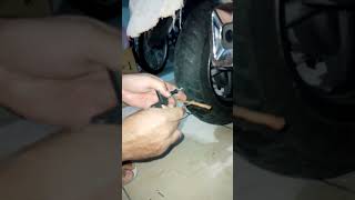 Aprenda a remendar o pneu de sua moto em casa [upl. by Nila25]