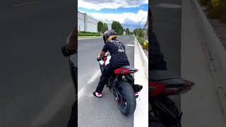 Gsxr 750 Full System Exhaust Start UpWheelie [upl. by Bergess]