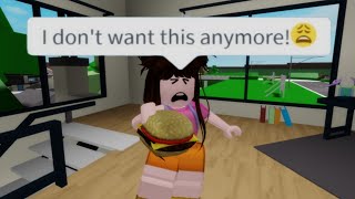 When your daughter always pass her leftovers to you😂 Roblox Meme [upl. by Boyce]