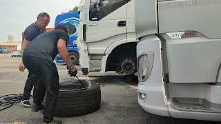 smontare e girare gomme dell camion [upl. by Bari779]