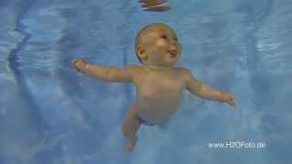 Babyschwimmen Unterwasserfotos im Babyschwimmkurs [upl. by Haman]