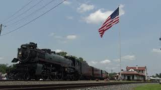 20 CP 2816 eases passed the throngs of on lookers at De Quincy LA on 5 25 2024 [upl. by Asenad]