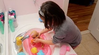 BABY ALIVE BATH TUB FUN  ThePlusSideOfThings [upl. by Anesor516]