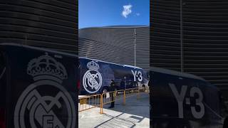 Y3 ADIDAS REAL MADRID  Ônibus personalizado chegando no Bernabeu ☝️👑⚪🟣 [upl. by Esenwahs228]