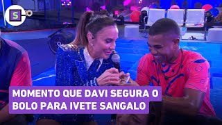 BBB 24 Momento que Davi segura o bolo da Ivete Sangalo [upl. by Hild672]