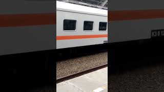 Ka Menoreh225 dgn rangkaian kereta k3ekonomi new generation modif ByMri masuk stasiun Jatinegara [upl. by Aisul]