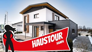 Haustour PlusEnergieHaus für Selbstversorger Modernes Einfamilienhaus von Kampa  Hausbau Helden [upl. by Gillmore516]