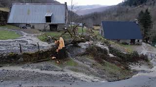 Les images impressionnantes de la coulée de boue qui a coupé la route de La Mongie 65 [upl. by Yunick]