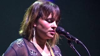 Norah Jones Nightingale Live u Palais des Sports Paris 2017 [upl. by Valene]