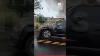 Kombi “fantasma” pegando fogo em movimento assusta moradores [upl. by Chemush]