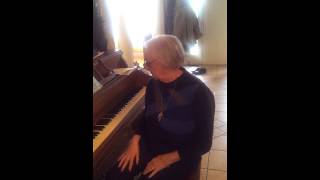 Nan remembers how to play the piano [upl. by Eus]