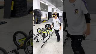 Смогу ли я найти свой bmx с завязанными глазами🤔 nikbmx бмх bmx велосипед mtb [upl. by Anivid]