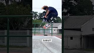 A manobra é Nollie Bigspin Heelflip skateboarding skate skater [upl. by Gorrian]