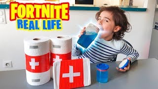 FORTNITE IN REAL LIFE  Les OBJETS DE FORTNITE dans la VRAIE VIE  Démo Jouets [upl. by Pepe]